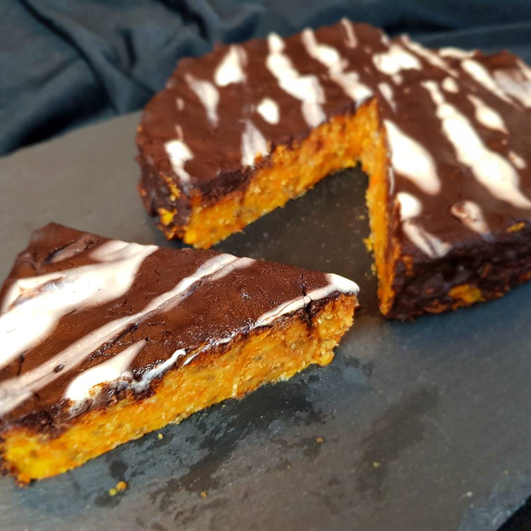 Veganer Karotten Kuchen mit Schoko-Glasur 🥕🍫🍰