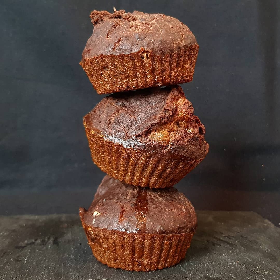 Brownie-Muffins mit Haselnuss Cheesecake Füllung 🍫🌰