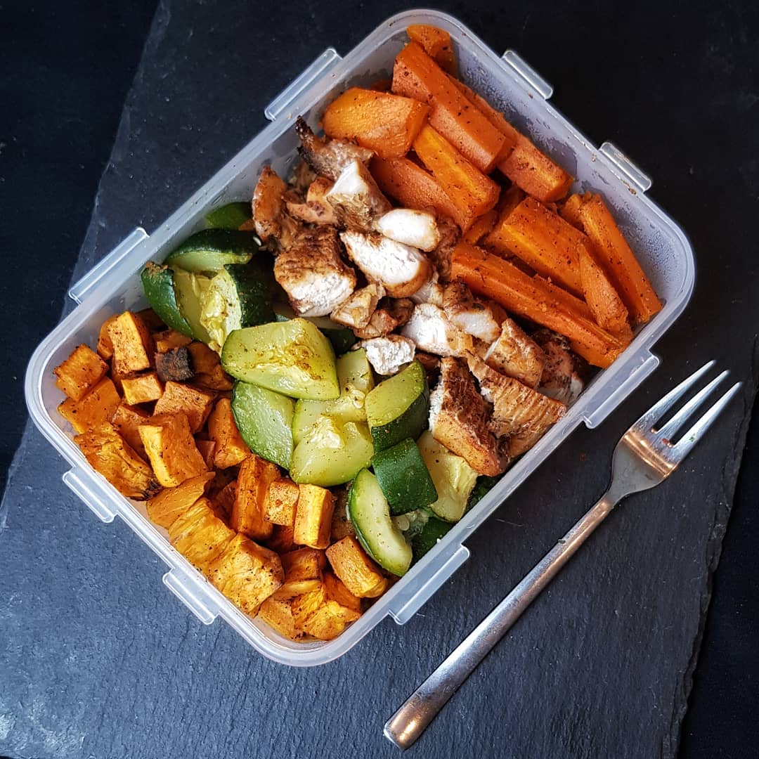 MEALPREP – Ofen gebackenes Hähnchen, Gemüse & Süßkartoffel